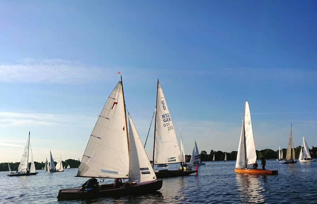 1_Jolle-segeln-auf-der-Alster-2