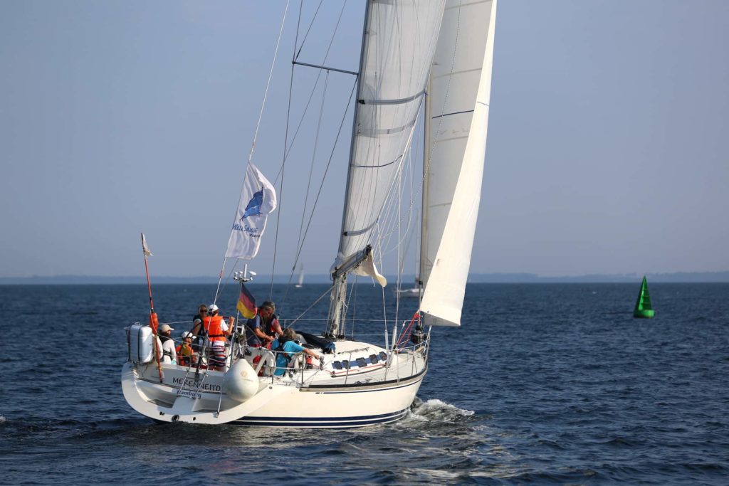 1_XYacht hinten Tonne3